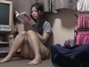 Japón chica pura dedos su coño